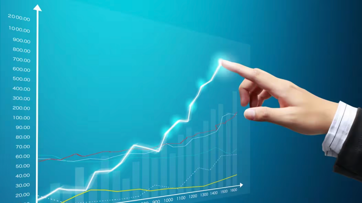 Bitcoin Nears $82K in Bullish Start to Week; Dogecoin Flips USDC.
