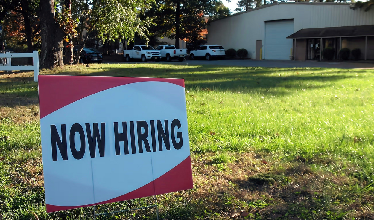 U.S. Added 256K Jobs in December, Blowing Past 160K Estimate